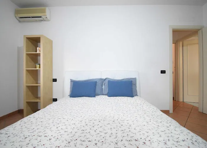 .la Casa Gandolfi. . *